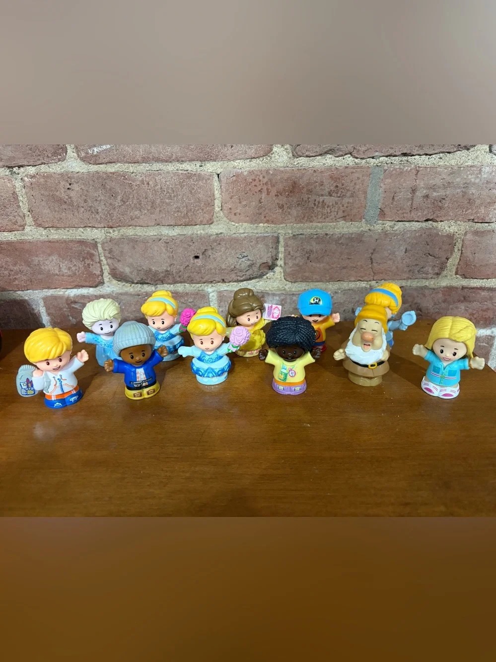 Fisher-Price Little People lot of 11-includes princess, nurse, doctor and more